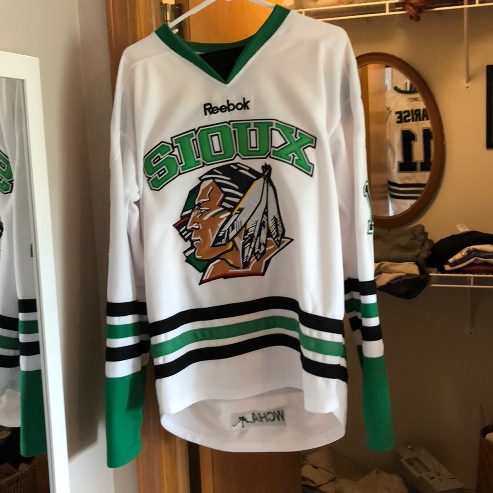FIGHTING SIOUX PARISE HOCKEY JERSEY